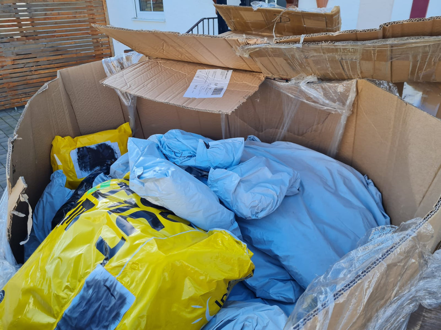 200 kg Palette nicht zugestellte Secret Mystery Packs B2B